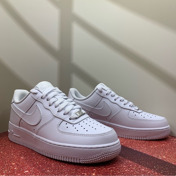 Extraordinary Charm Man’s size 8.5 White AF 1-Force 1 Low 07 - Picture 6 of 6